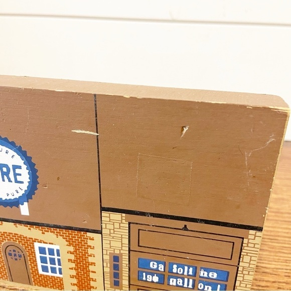 The Cat’s Meow | Vintage 1992 Series X Pure Gas Station Mini Wooden House - Picture 6 of 7